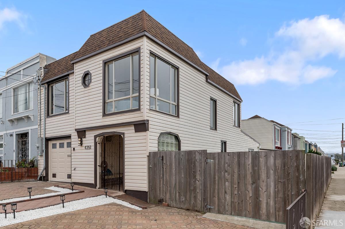 4351 Ulloa Street - Photo 2