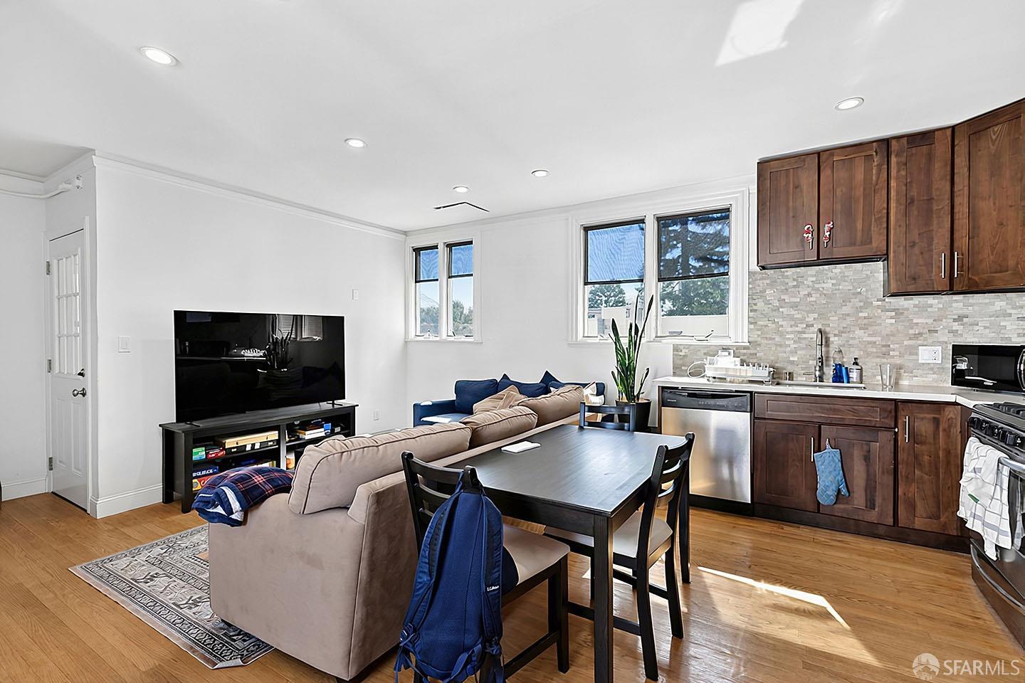 62 Oakwood Street - Photo 3