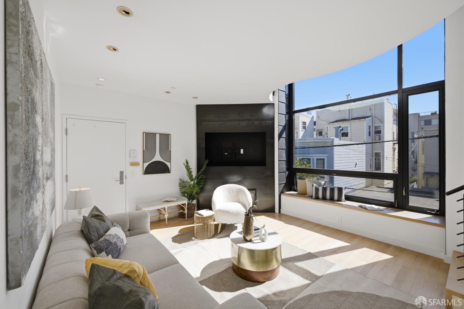476 Linden Street - Photo 3
