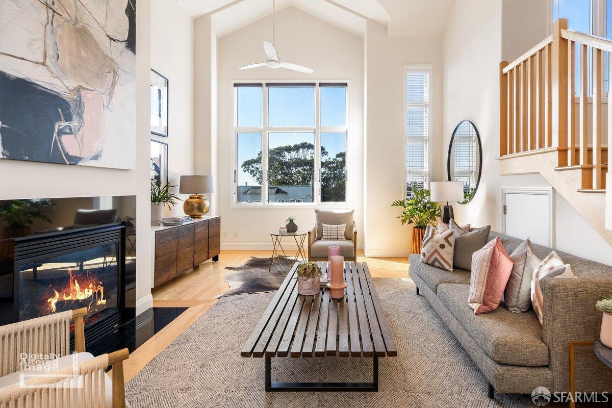 576 42nd Avenue - Photo 2
