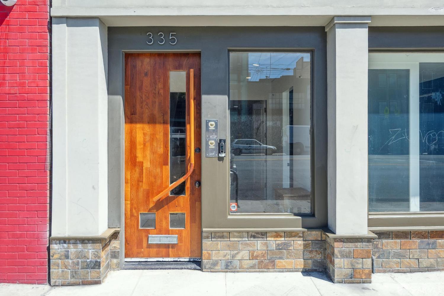 335 South Van Ness Avenue #1 - Main photo