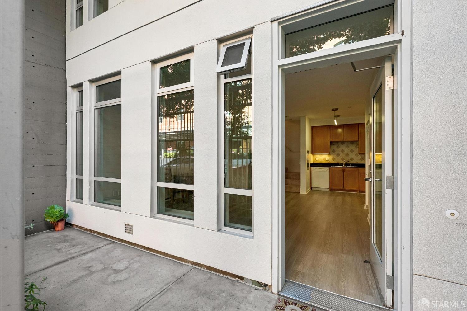 619 King Street #TH6 - Photo 2