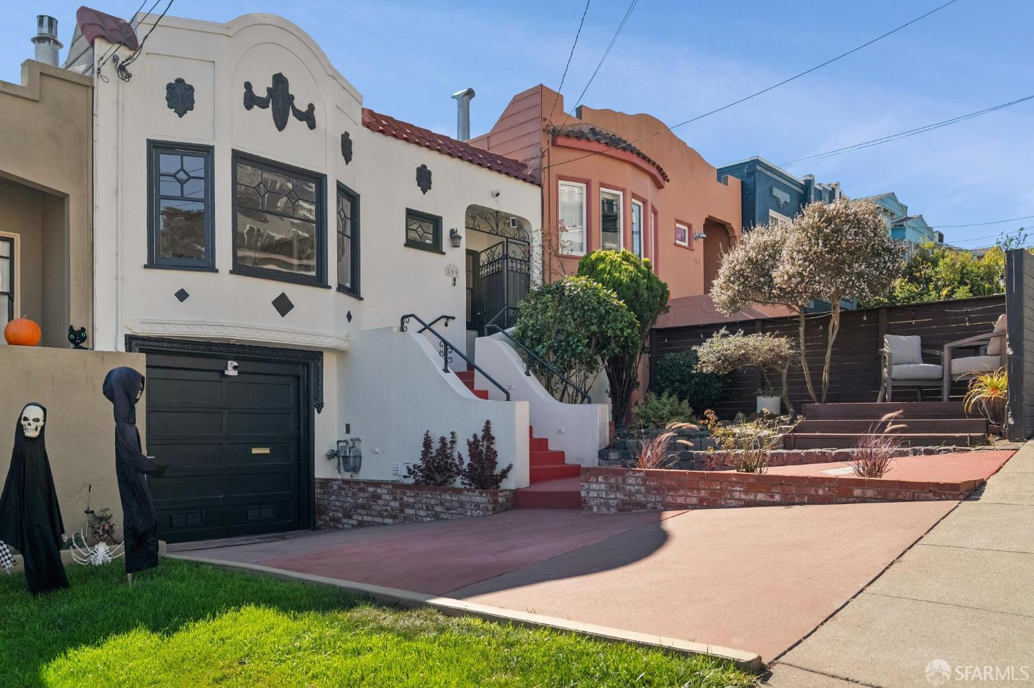 559 Mangels Avenue - Photo 2