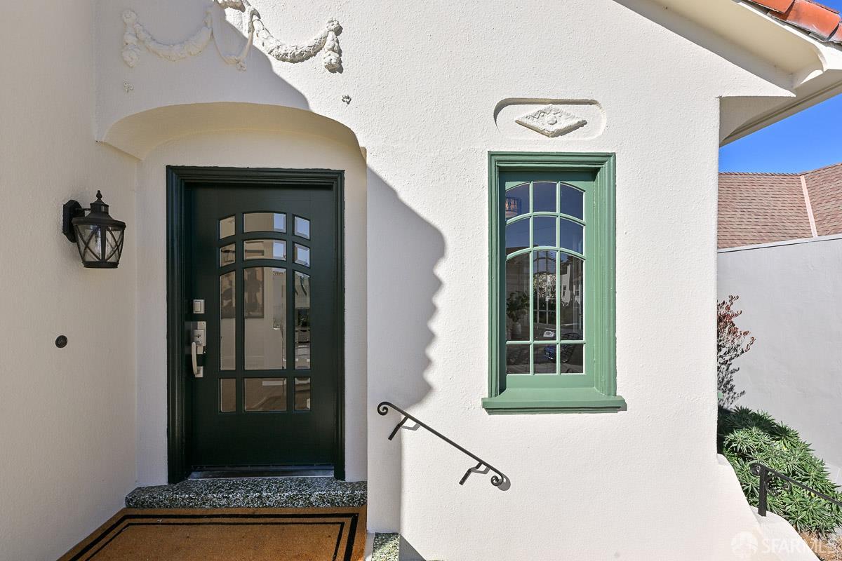 705 Victoria Street - Photo 3