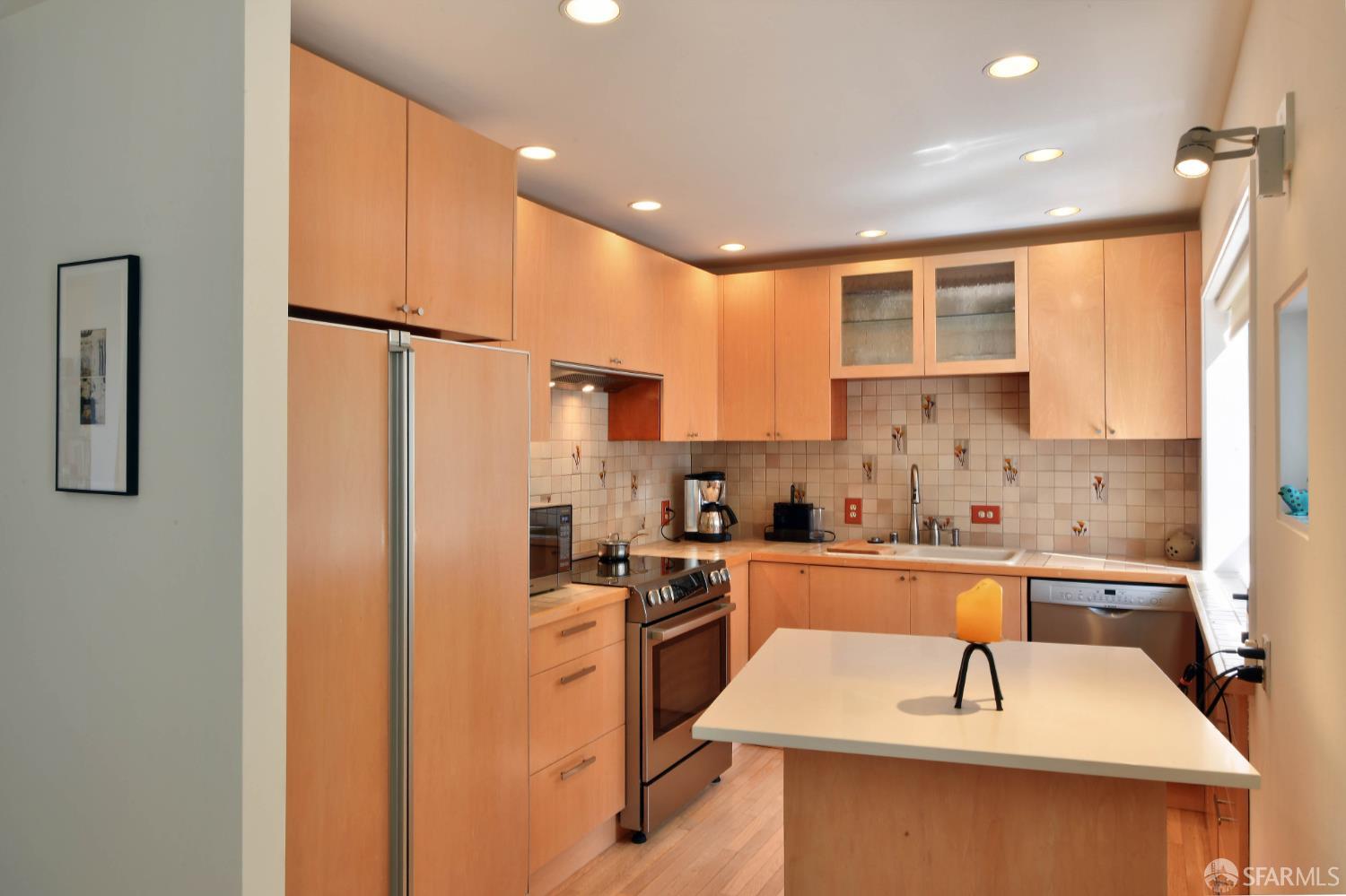 37 Martha Avenue - Photo 2