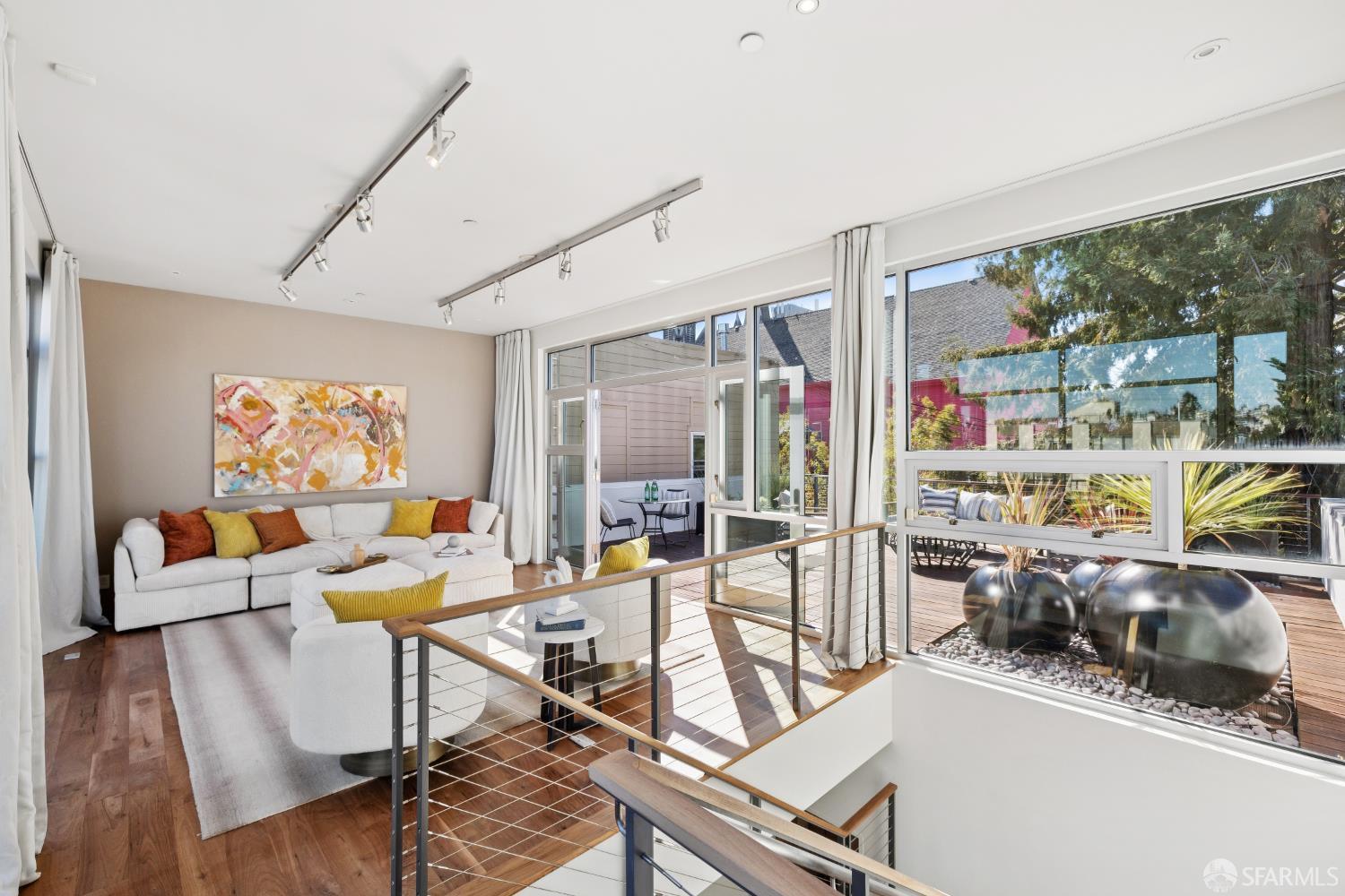 1076 South Van Ness Avenue - Photo 3