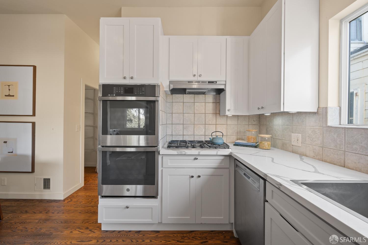 374 Coleridge Street - Photo 3
