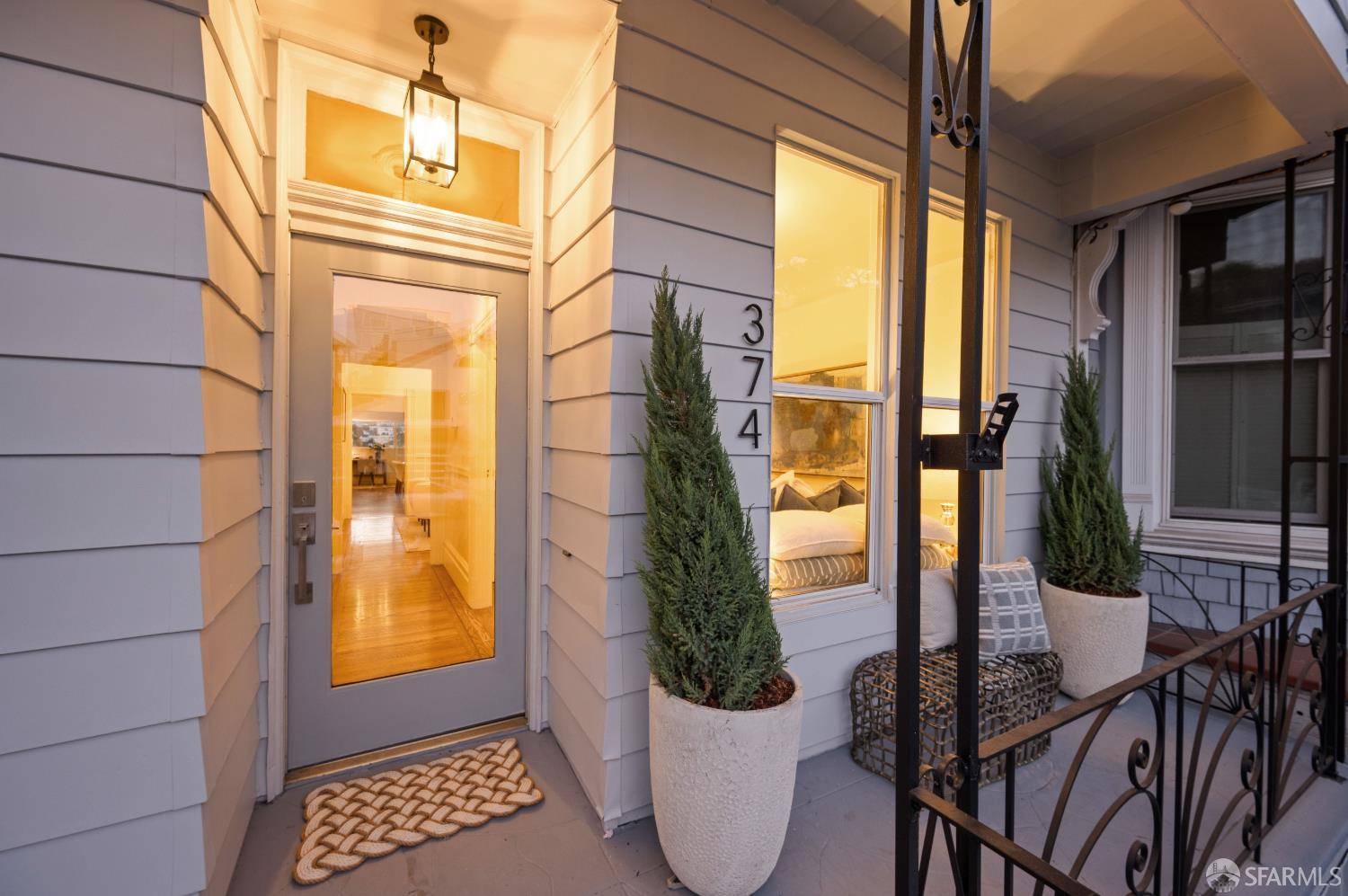 374 Coleridge Street - Photo 2