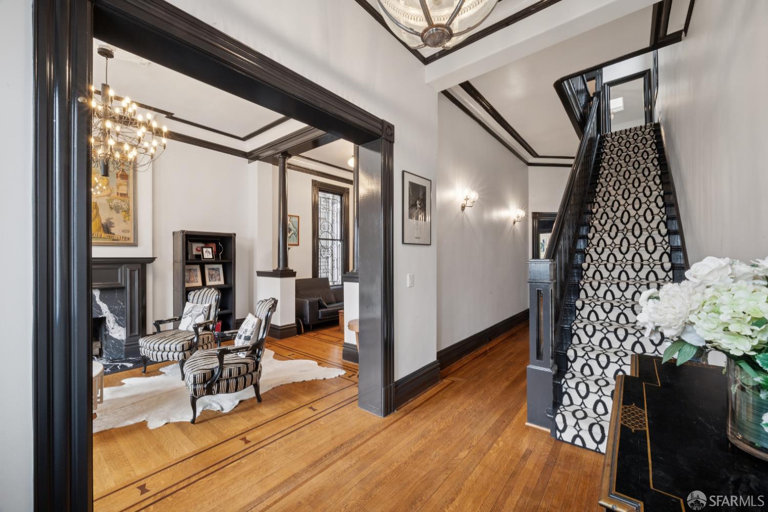2406 Washington Street - Photo 2