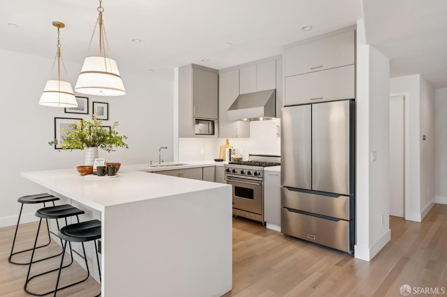 843 South Van Ness Avenue #8 - Photo 4