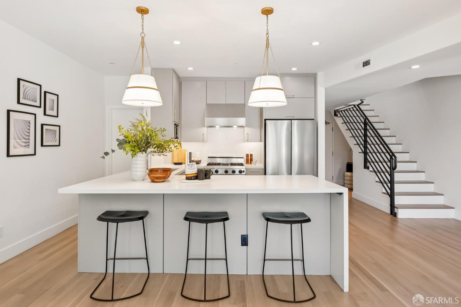 843 South Van Ness Avenue #8 - Main photo