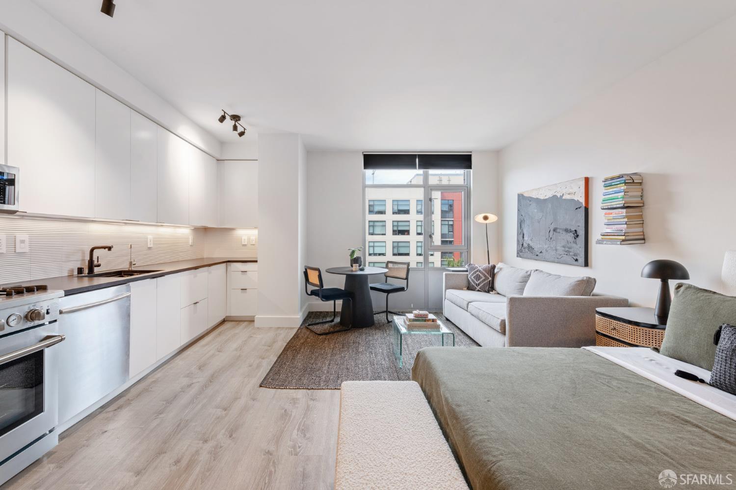 170 King Street #1004 - Photo 3