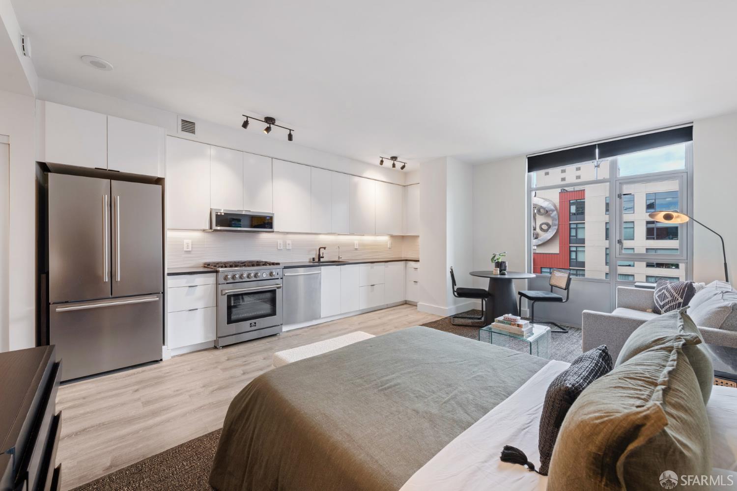 170 King Street #1004 - Photo 5