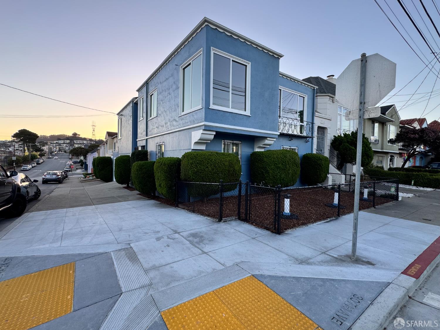 2345 Moraga Street - Photo 3