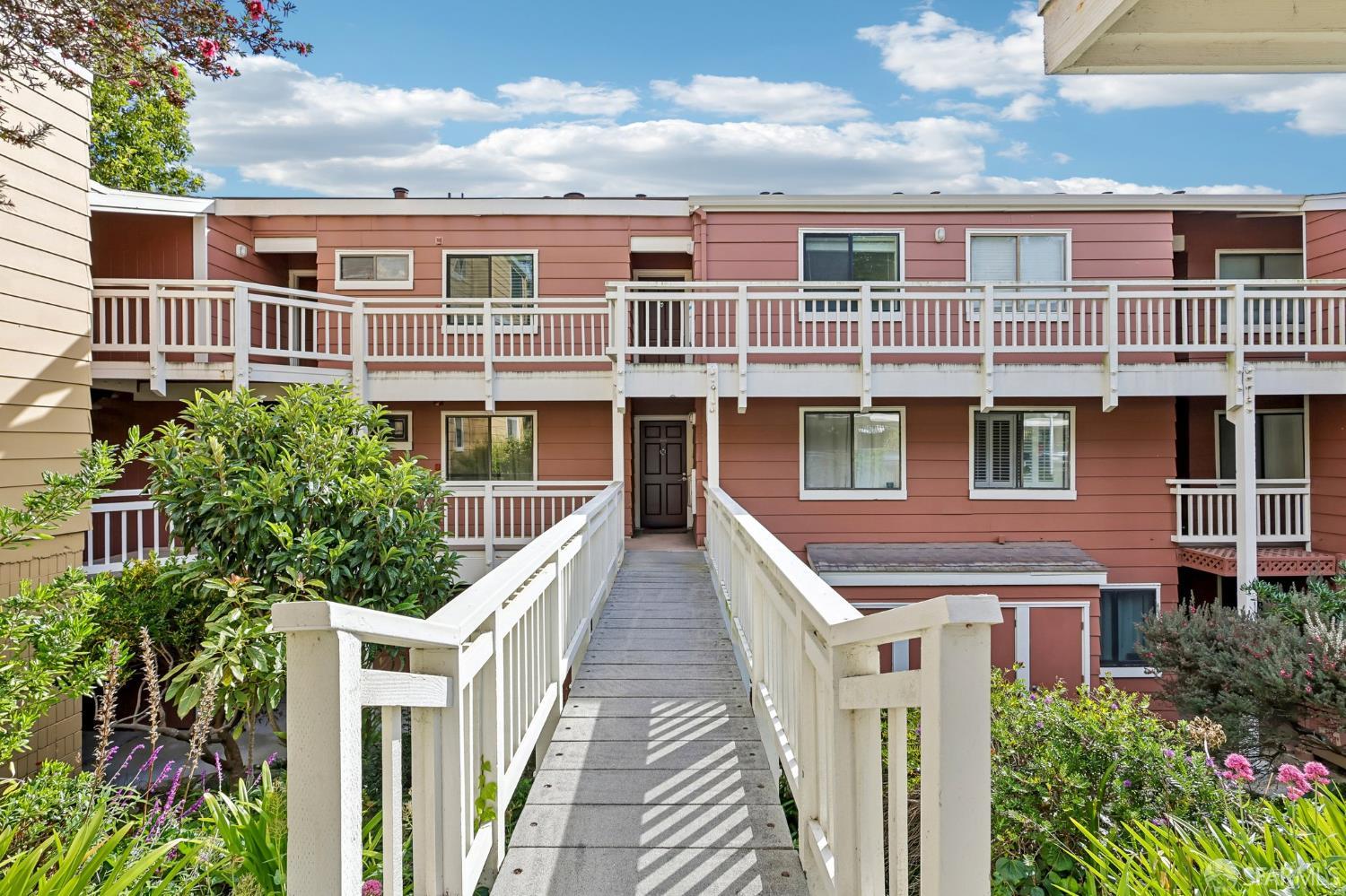 810 Red Leaf Court - Photo 2