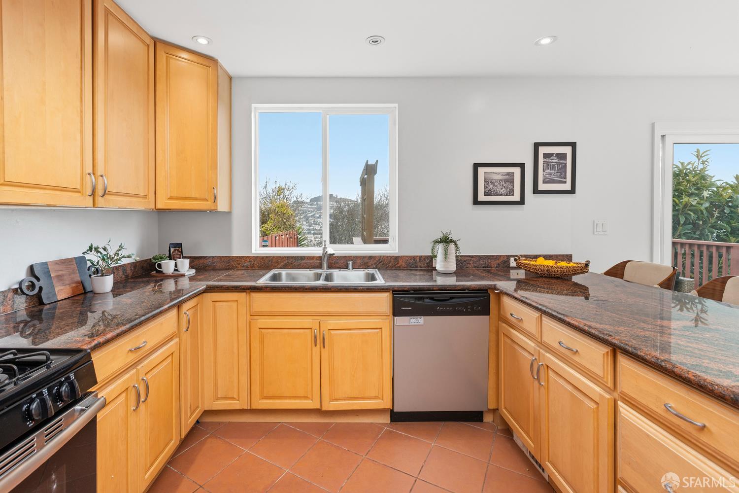 122 Athens Street - Photo 5
