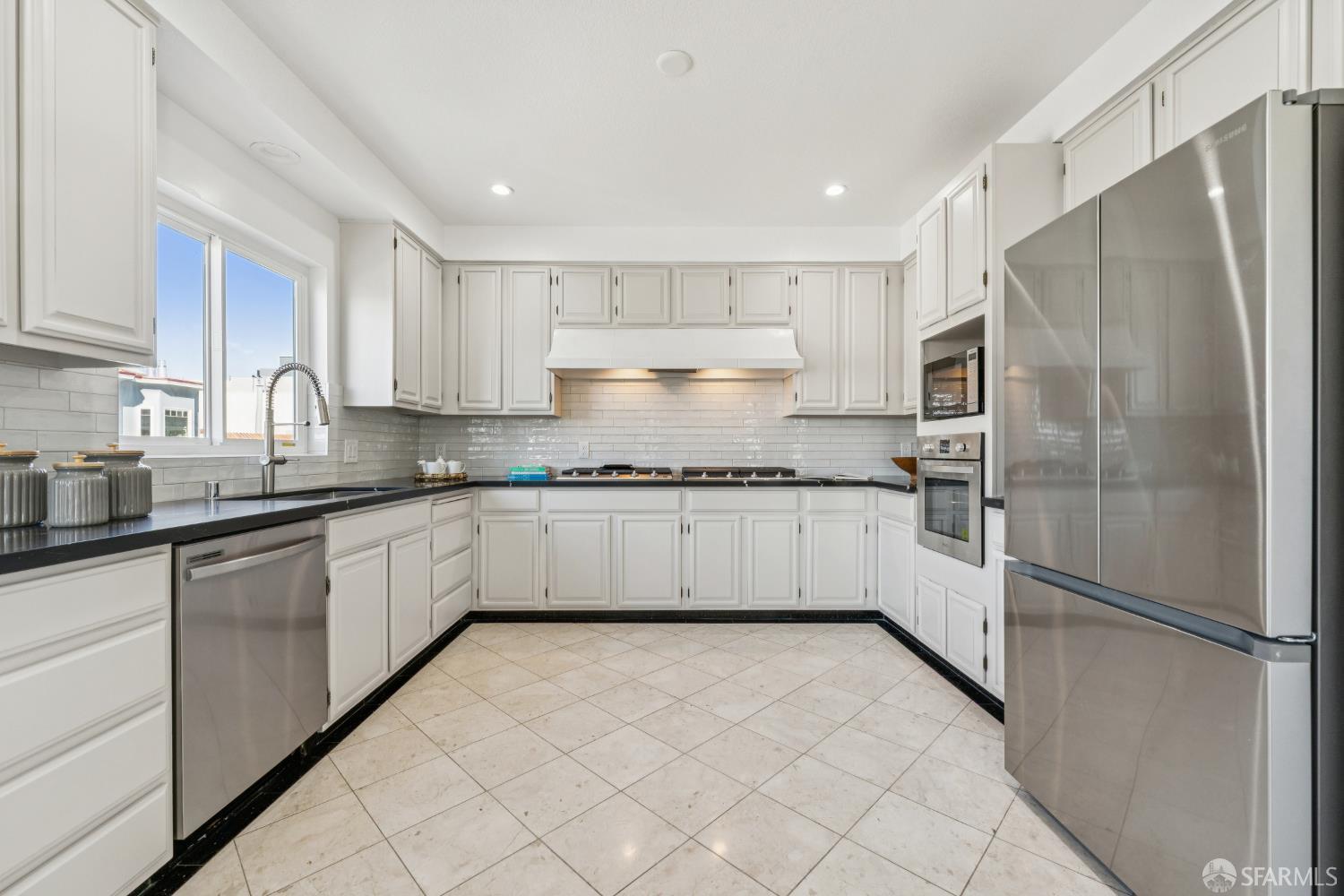 1375 Chestnut Street - Photo 5