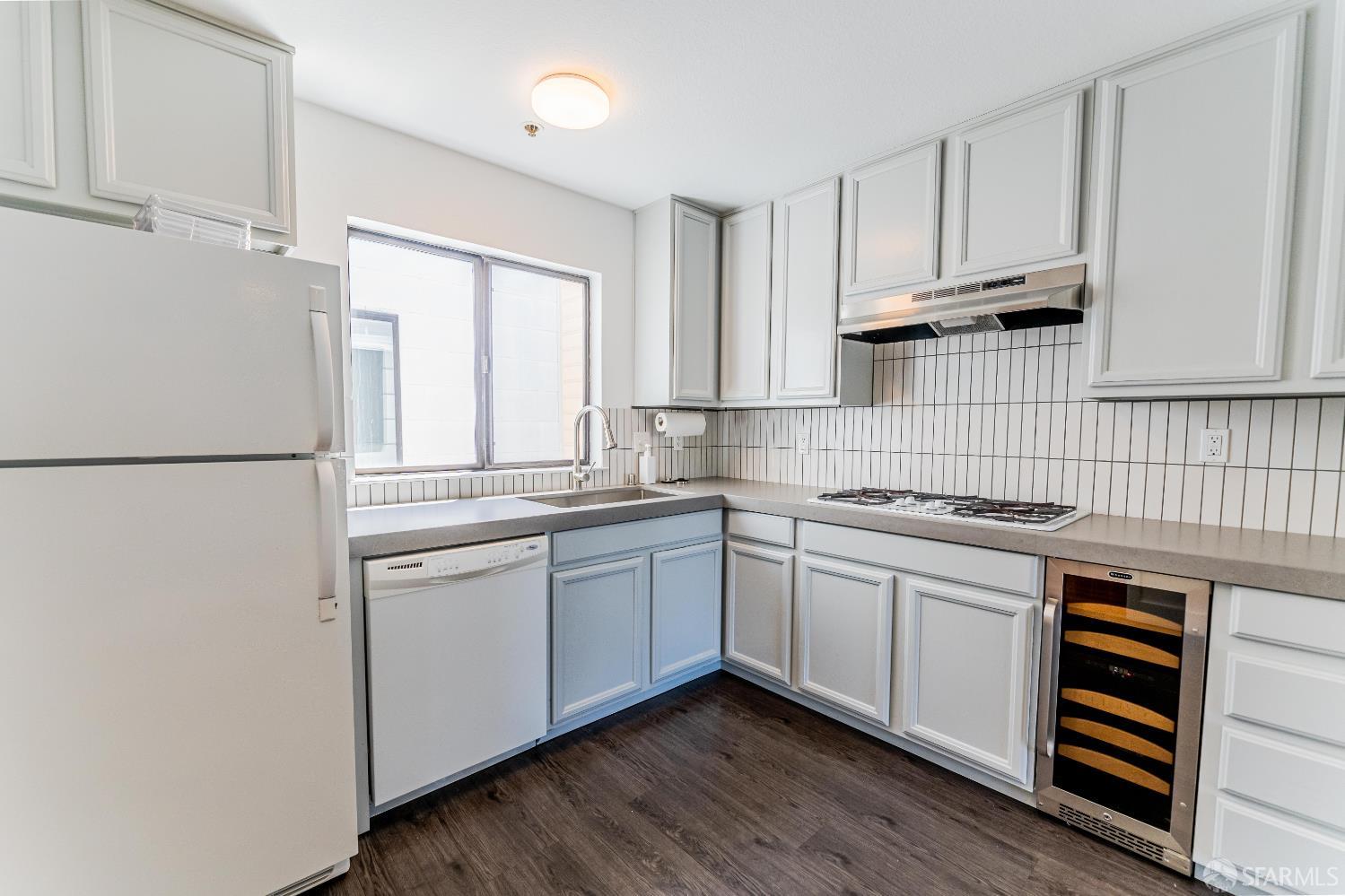 327 Clipper Street - Photo 3