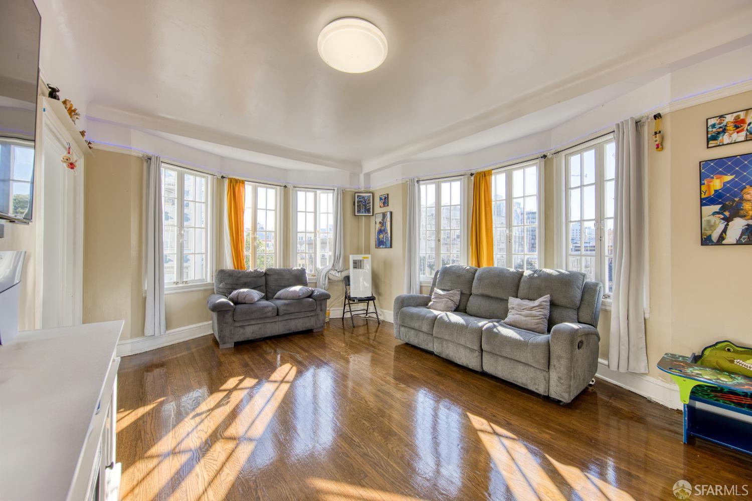 401 Hyde Street - Photo 3