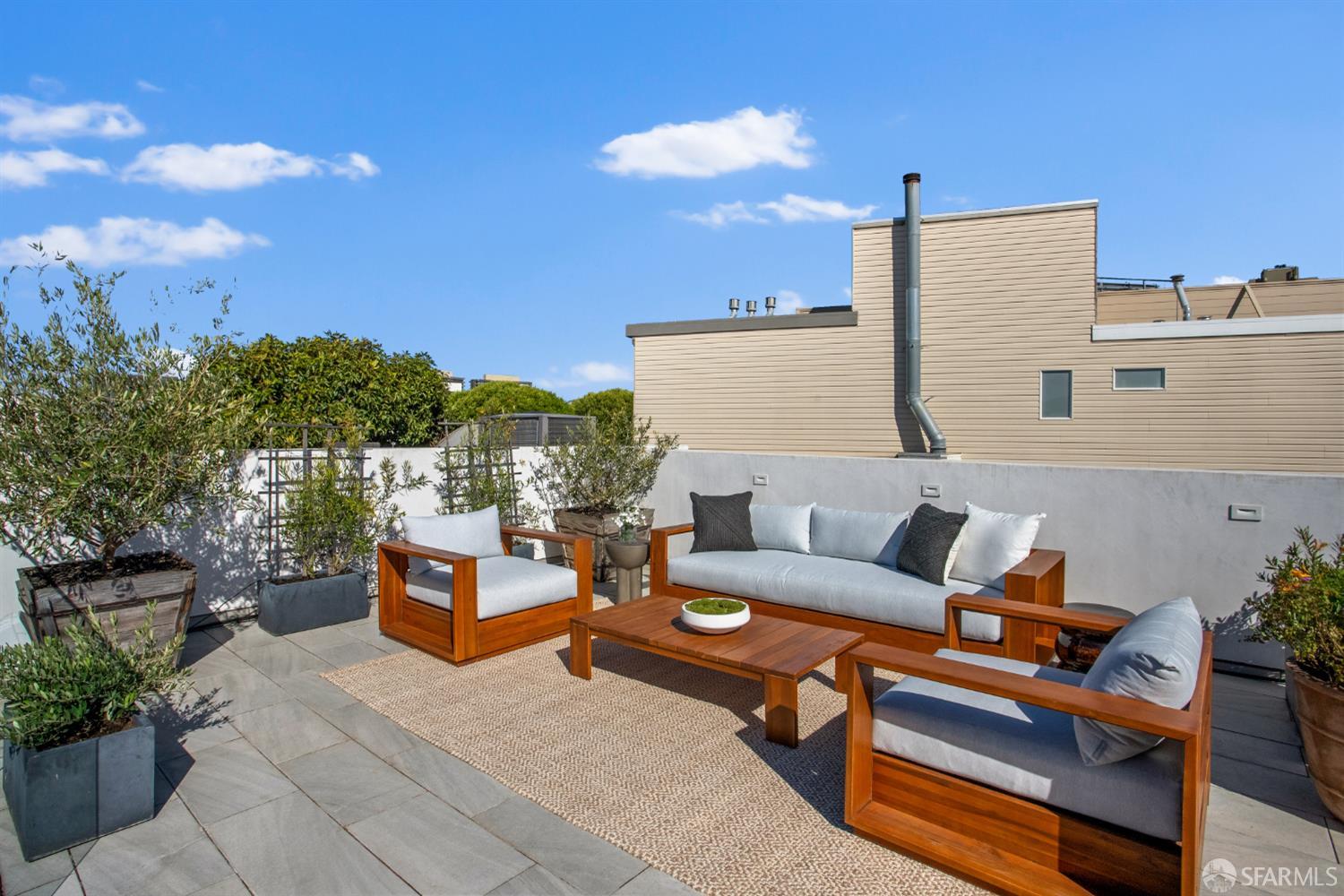 1559 Lombard Street - Photo 2