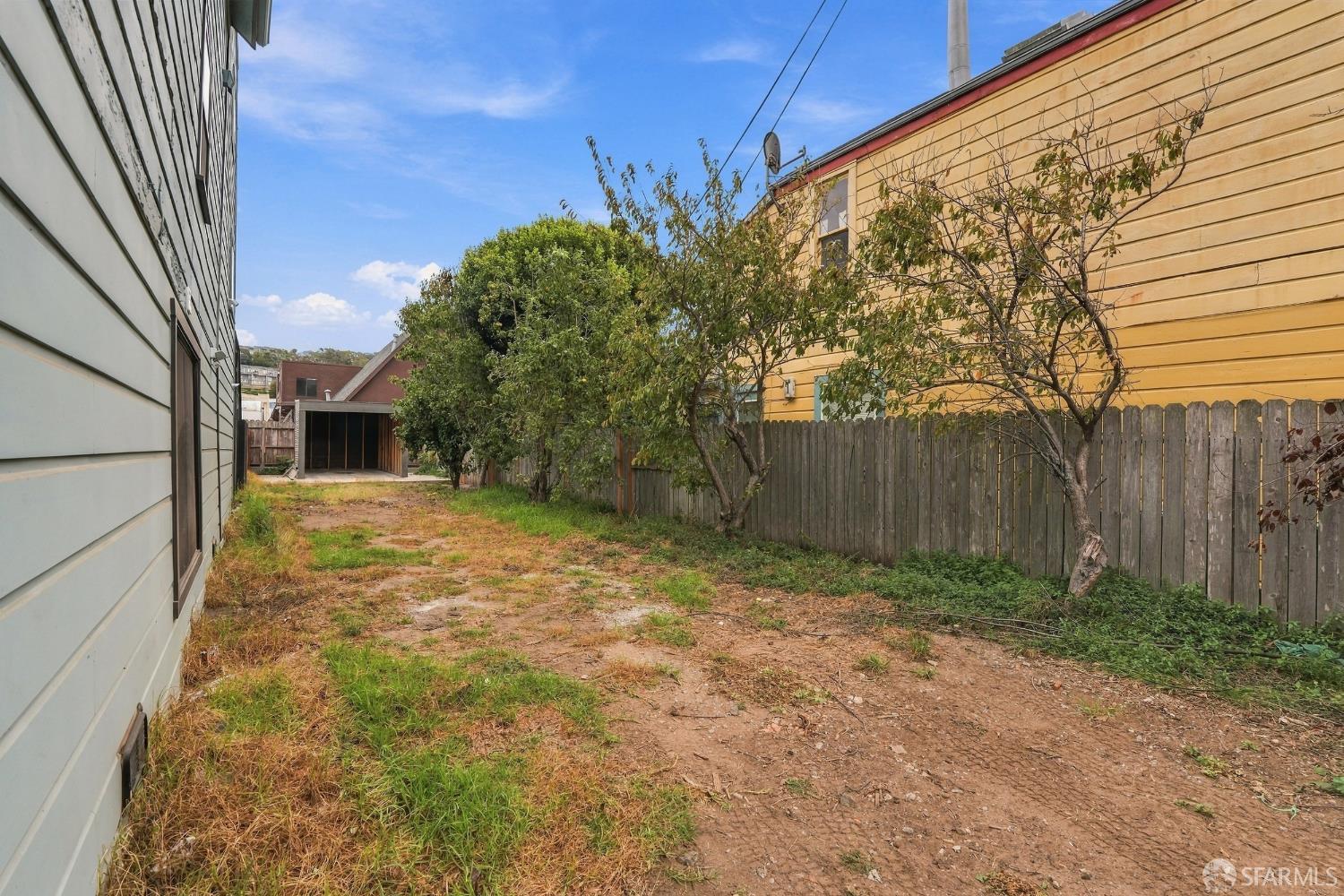 1200 Shafter Avenue - Photo 3