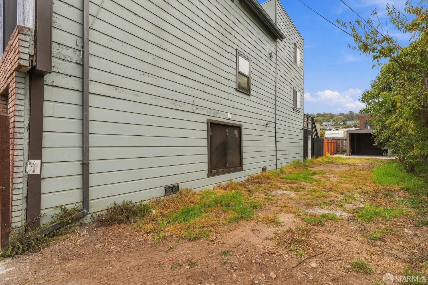 1200 Shafter Avenue - Photo 2