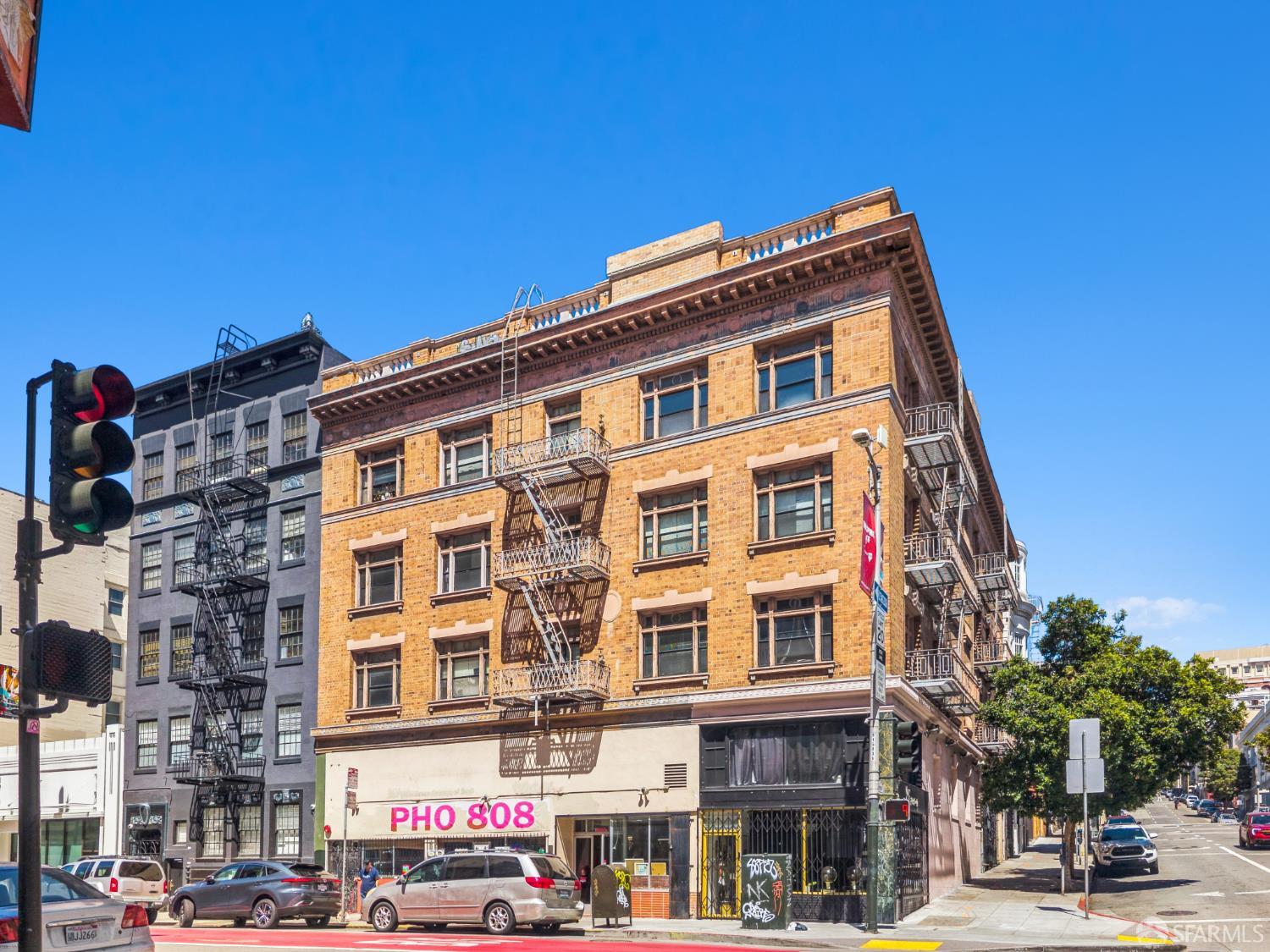 611 Hyde Street - Photo 2