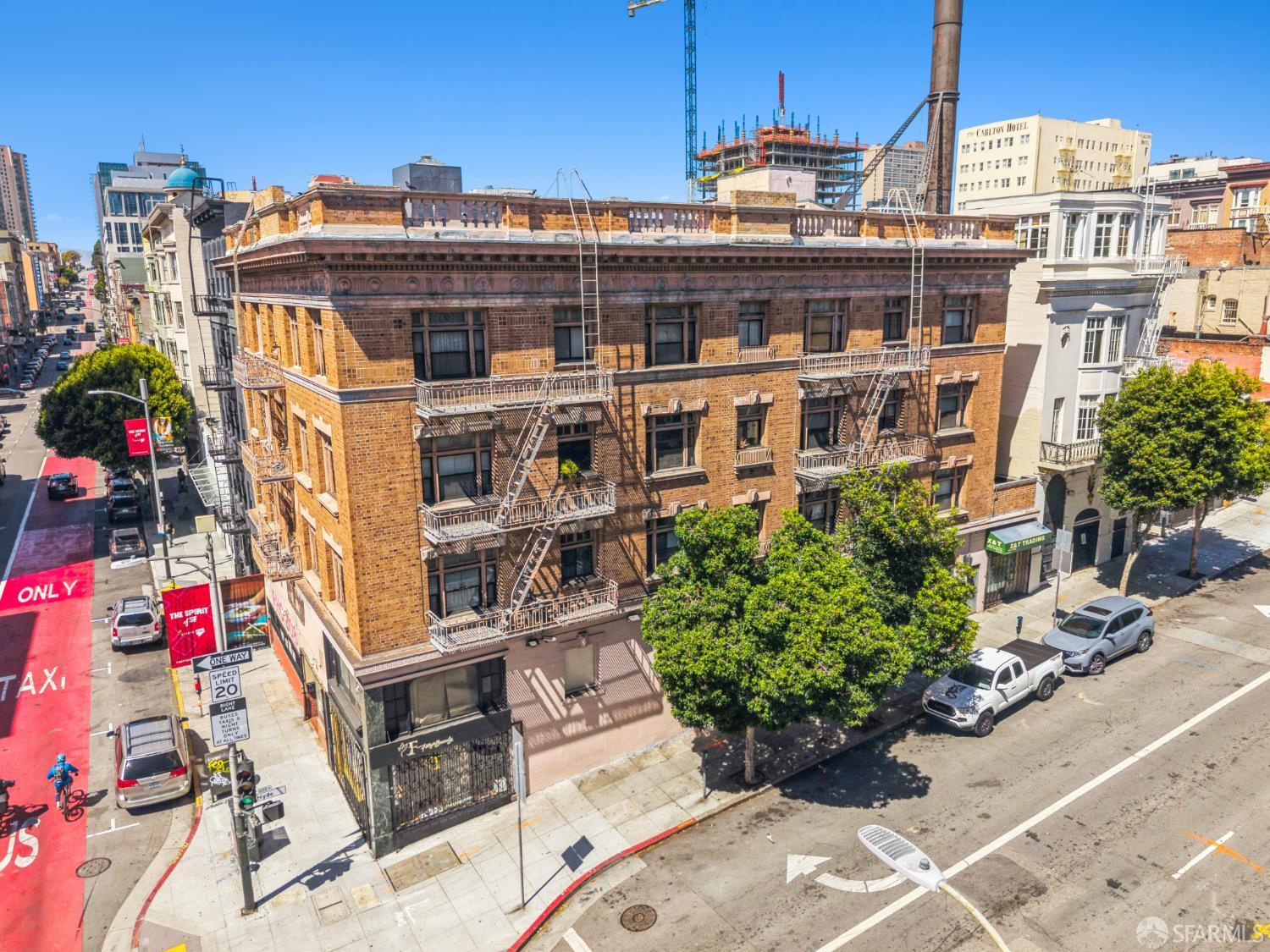 611 Hyde Street - Photo 3