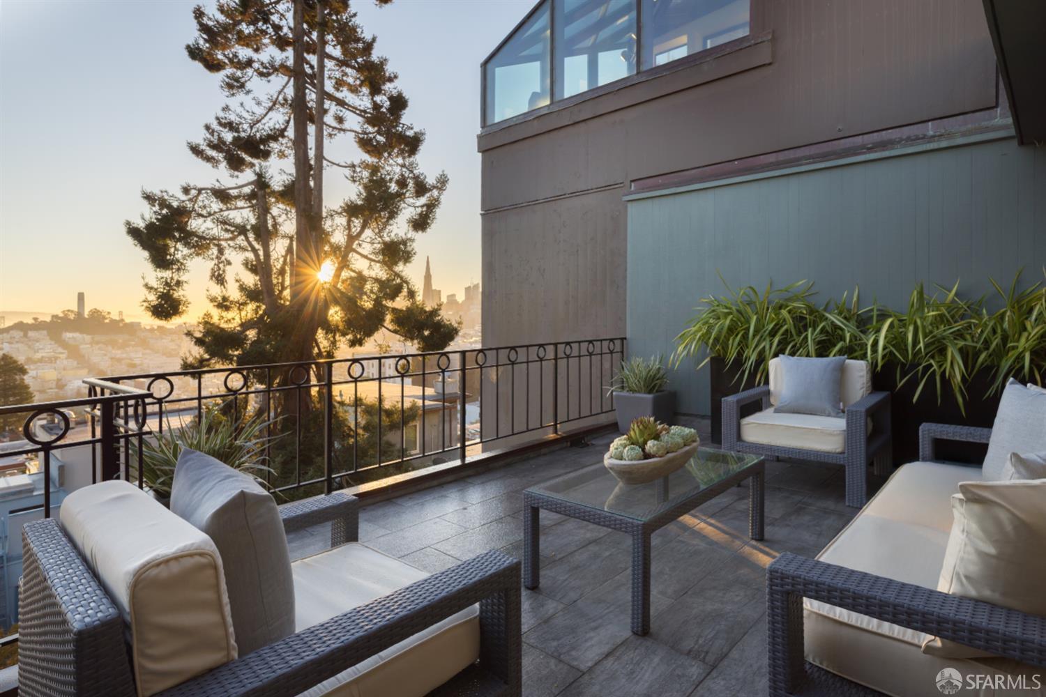 2322 Hyde Street - Photo 3